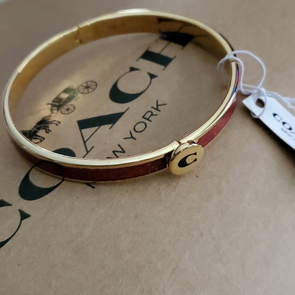 β
COACH BANGLE π₯NEW WITH TAGSβ
- Picture 3 of 12
